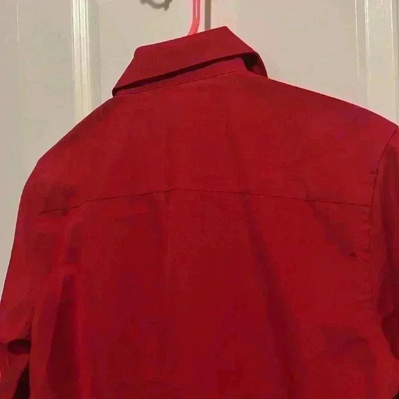 🐄Chick-fil-a size Medium Red button down long sleeve team work shirt like new - Picture 4 of 8